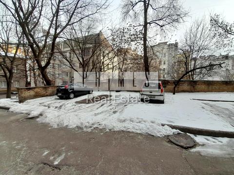 комерційна за адресою Костельна вул., 10