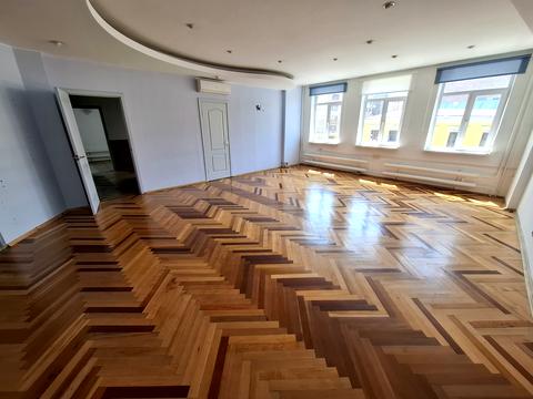 комерційна за адресою Братська вул., 6