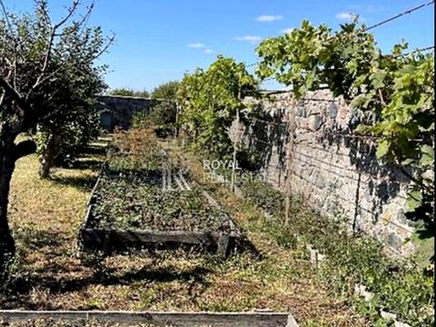 будинок за адресою с. Устимівка, молодіжна