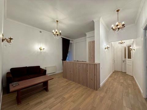 комерційна за адресою Миколи Леонтовича вул., 7