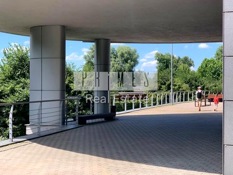 комерційна за адресою Раїси Окіпної вул., 18