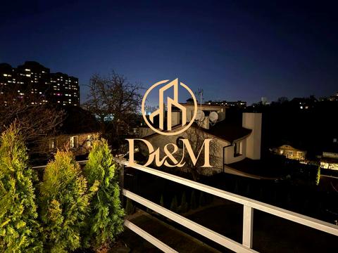 будинок за адресою Листопадна вул.