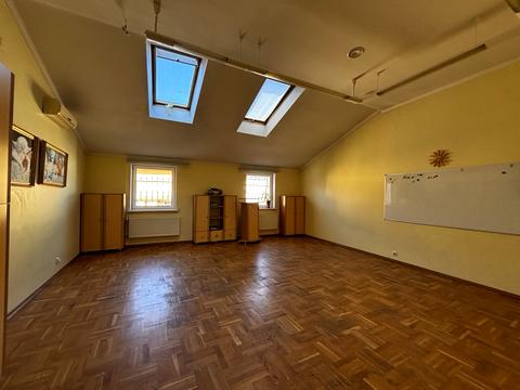 комерційна за адресою Михайла Туган-Барановського вул., 3