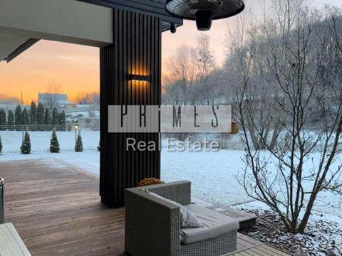 будинок за адресою Жовтнева