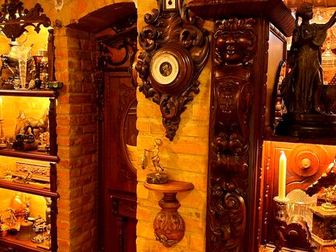 комерційна за адресою Військовий узвіз, 8