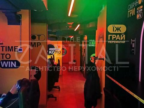 комерційна за адресою Андрія Малишка вул., 1