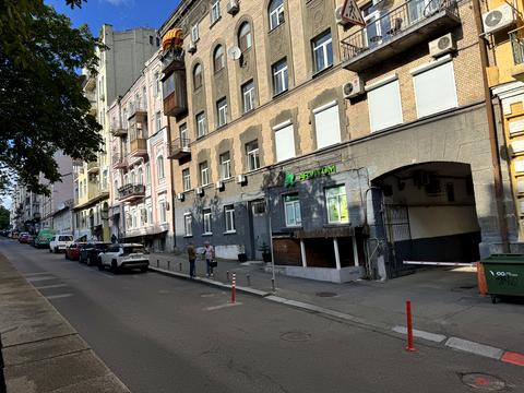комерційна за адресою Антоновича вул. (Горького), 13