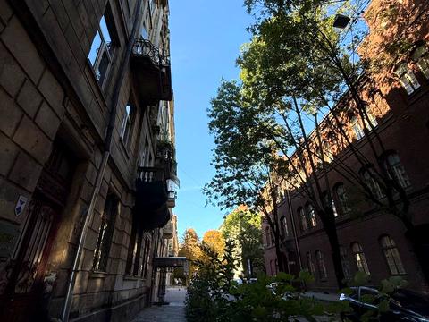 комерційна за адресою Миколи Леонтовича вул., 7