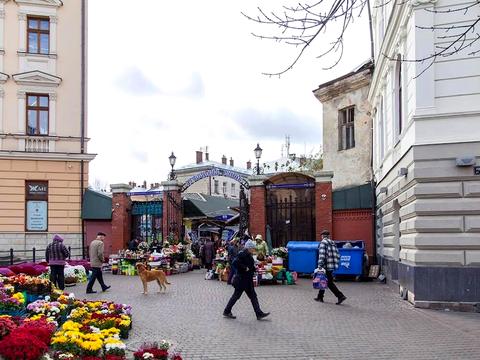 комерційна за адресою Соборна пл., 12