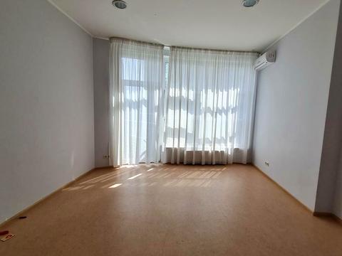 комерційна за адресою Кловський узвіз, 2 б