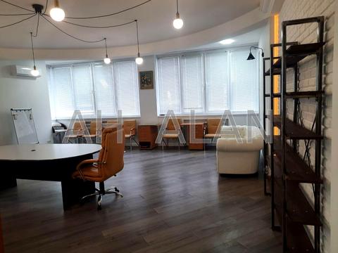 комерційна за адресою Павла Тичини просп., 18-Б