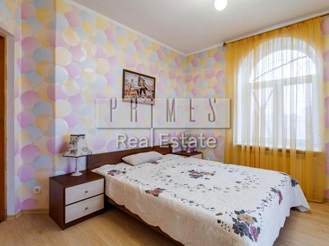 будинок за адресою Гідності вул. (Жертв Революції), 18