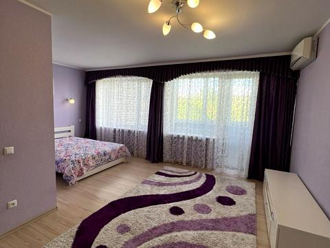 квартира за адресою Ніла Армстронга вул. (Казакова), 4