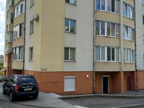 комерційна за адресою Євгена Коновальця вул., 44