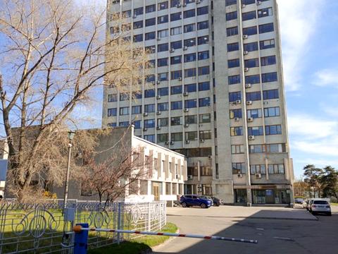 комерційна за адресою Леоніда Каденюка просп. (Юрія Гагаріна), 23
