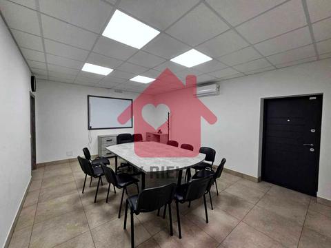 комерційна за адресою Собранецька вул., 150