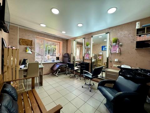 комерційна за адресою Космонавтів вул., 128