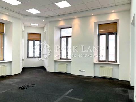 комерційна за адресою Володимирська вул., 4