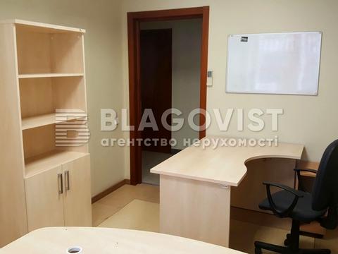 комерційна за адресою Спортивна пл., 3