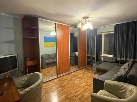 квартира за адресою Володимира Момота вул., 42