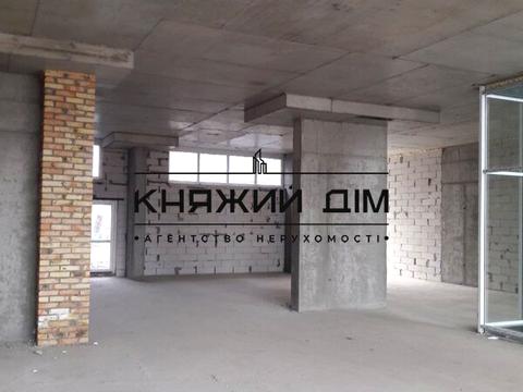 комерційна за адресою Машинобудівників вул., 16