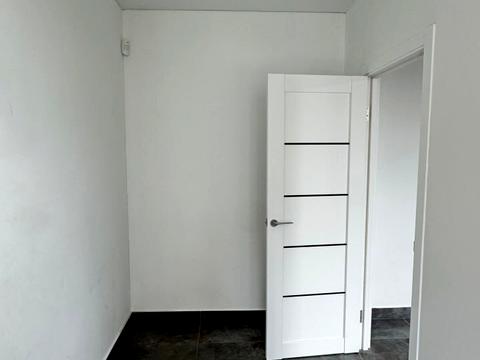 комерційна за адресою вул. Салютна, 2