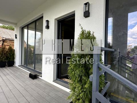 будинок за адресою Листопадна вул.