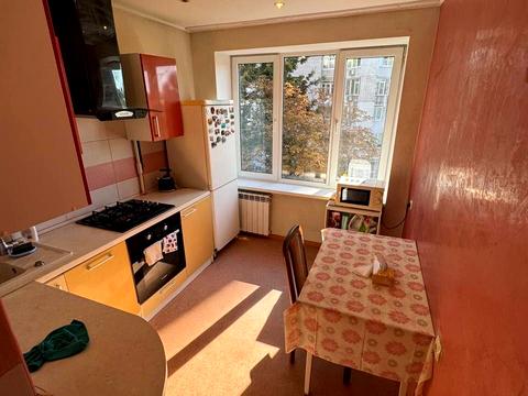 квартира за адресою Ніла Армстронга вул. (Казакова), 4