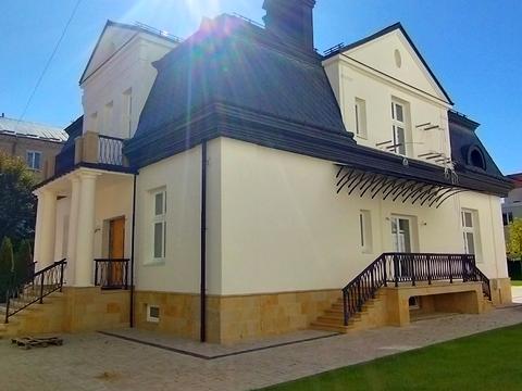комерційна за адресою Андрія Мельника вул. (), 18