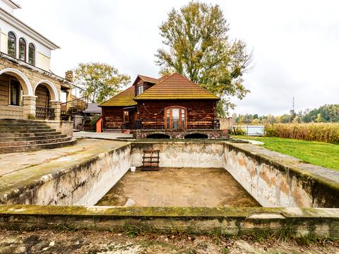 комерційна за адресою Риболовецька вул., 1