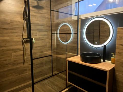 будинок за адресою Леоніда Каденюка