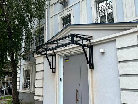 комерційна за адресою Саксаганського вул., 106Б