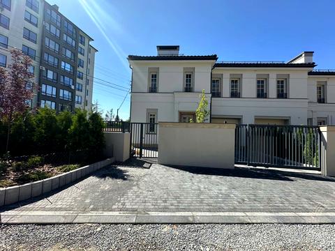 будинок за адресою Андрія Сахарова вул.