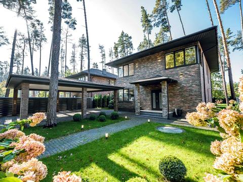 будинок за адресою с. Плюти, Лісова