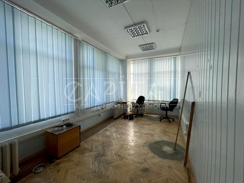 комерційна за адресою Солом'янська пл., 3