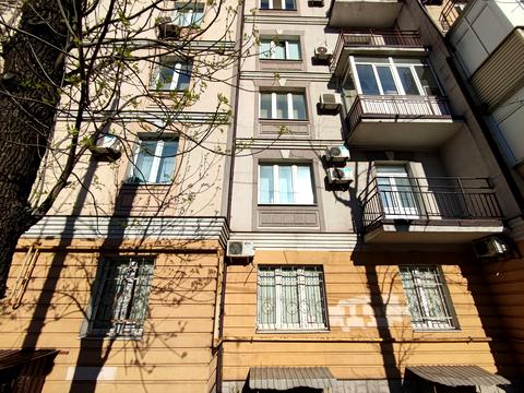 комерційна за адресою Київ, Олександра Довженка вул., 2