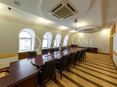 комерційна за адресою Саксаганського вул., 67-А