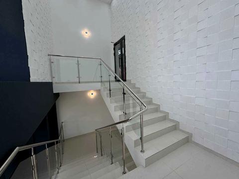 комерційна за адресою Миколи Бажана просп., 17-А