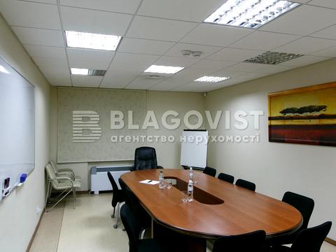 комерційна за адресою Спортивна пл., 3