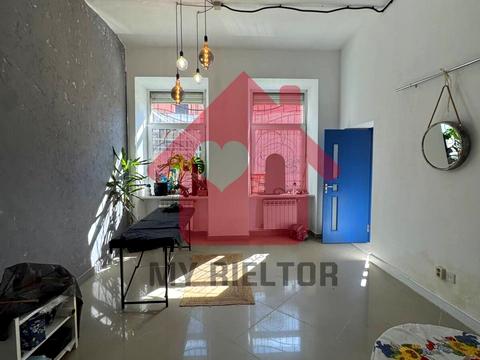 комерційна за адресою Корятовича пл., 14