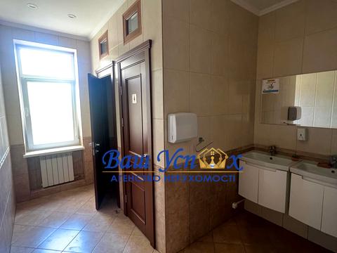 комерційна за адресою Паньківська вул., 7