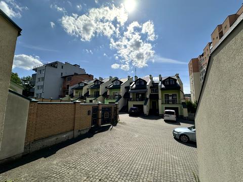 будинок за адресою Василя Сухомлинського вул.
