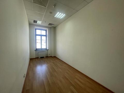комерційна за адресою Богдана Хмельницького вул., 52