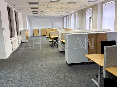 комерційна за адресою Михайлівська вул., 7