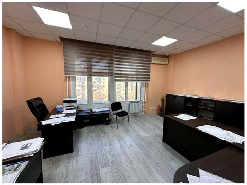 комерційна за адресою Кирилівська вул. (Фрунзе), 160