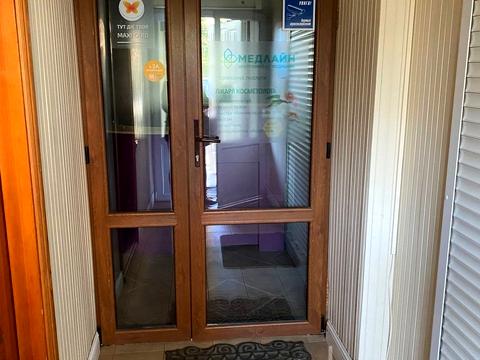 комерційна за адресою Володимира Івасюка просп. (Героїв Сталінграду), 20