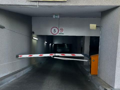 паркомісце за адресою Андрія Верхогляда вул. (Михайла Драгомирова), 20