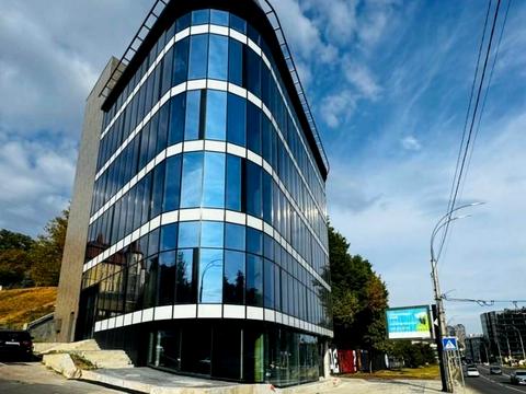 комерційна за адресою Докучаєвська вул., 25