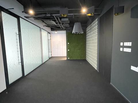 комерційна за адресою Спортивна пл., 1а