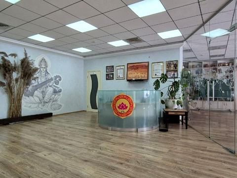комерційна за адресою Лесі Українки бульв., 7-Б